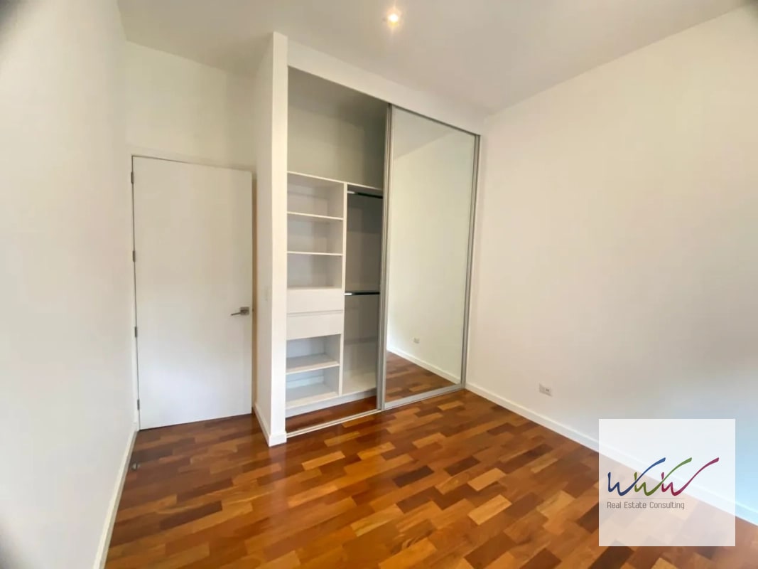 Rento amplio apartamento con jardín en Edificio Lucca, Zona 10 - 8