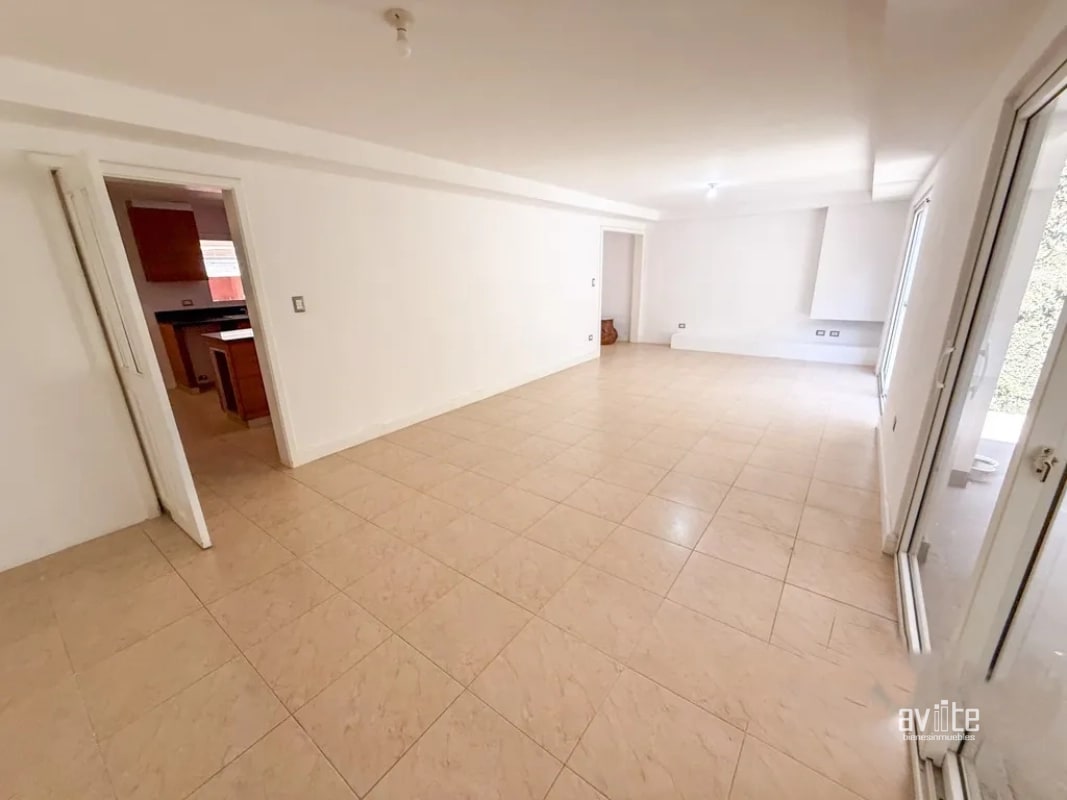 Casa dentro de Condominio, cerca de Cayala y URL   Q3,700,000 más impuestos - 4