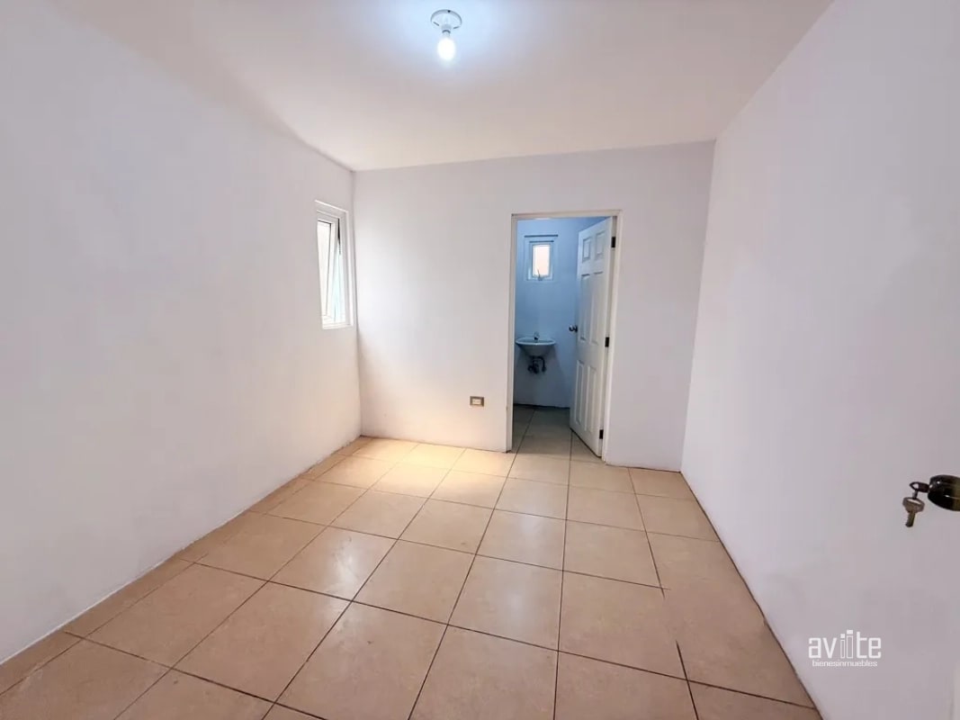 Casa dentro de Condominio, cerca de Cayala y URL   Q3,700,000 más impuestos - 6
