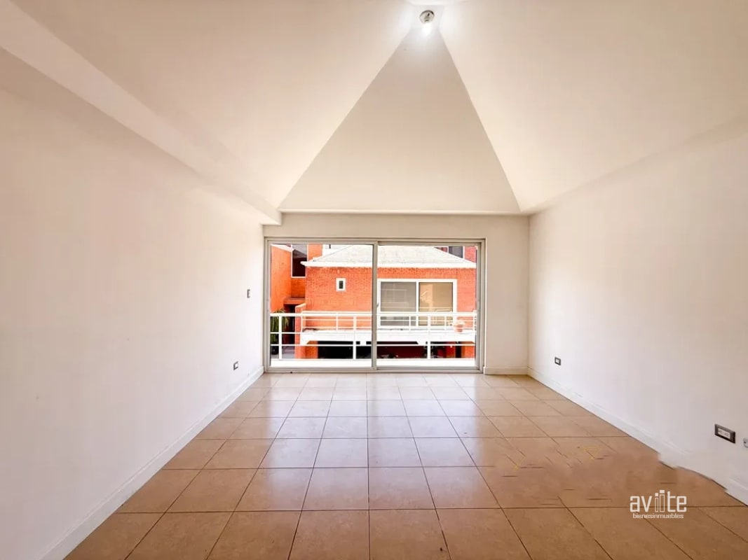 Casa dentro de Condominio, cerca de Cayala y URL   Q3,700,000 más impuestos - 7