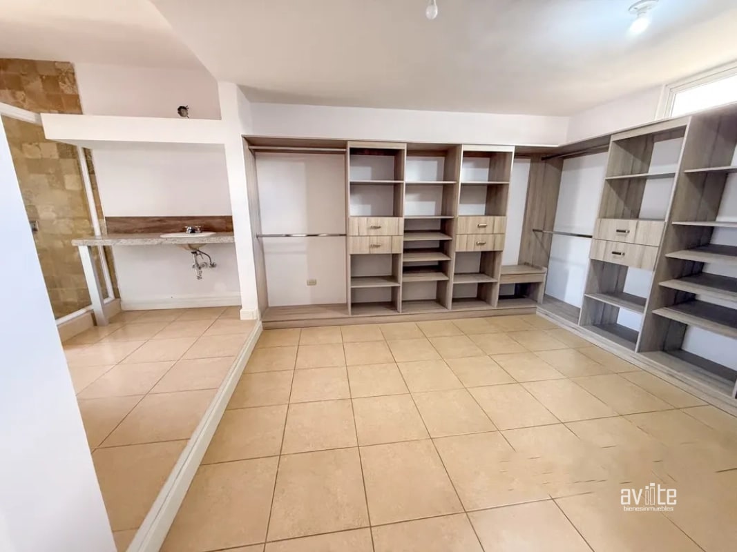 Casa dentro de Condominio, cerca de Cayala y URL Q3,700,000 más impuestos - 10