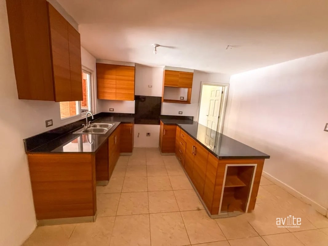 Casa dentro de Condominio, cerca de Cayala y URL Q3,700,000 más impuestos - 11