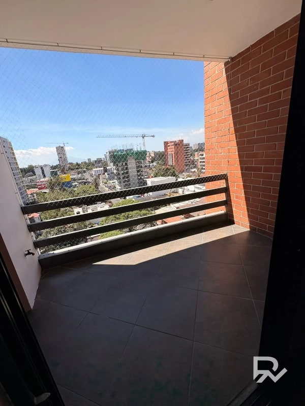 Venta de Apartamento en Edificio Torre del Valle zona 10 cerca de CC La Estación - 2
