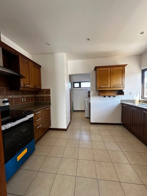 Apartamento en venta, El Robledal, Z.15 — Apartamento en Venta en El Robledal, Zona 15, Guatemala, Ciudad — foto 4 de 10