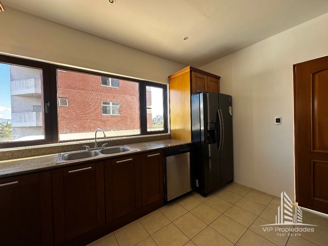 Zona 15, amplio apartamento en alquiler - 10