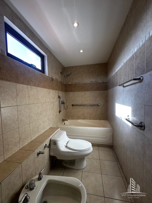 Zona 15, amplio apartamento en alquiler - 5