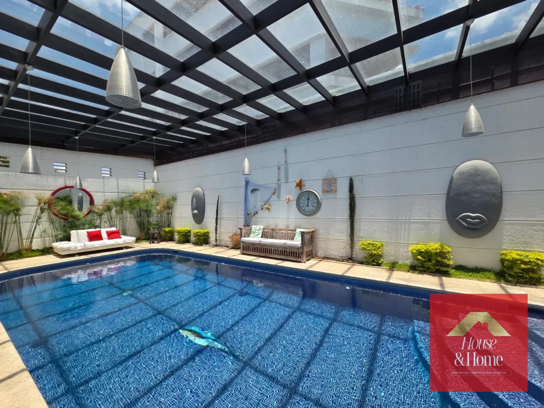 Casa en venta zona 15 con piscina - 1