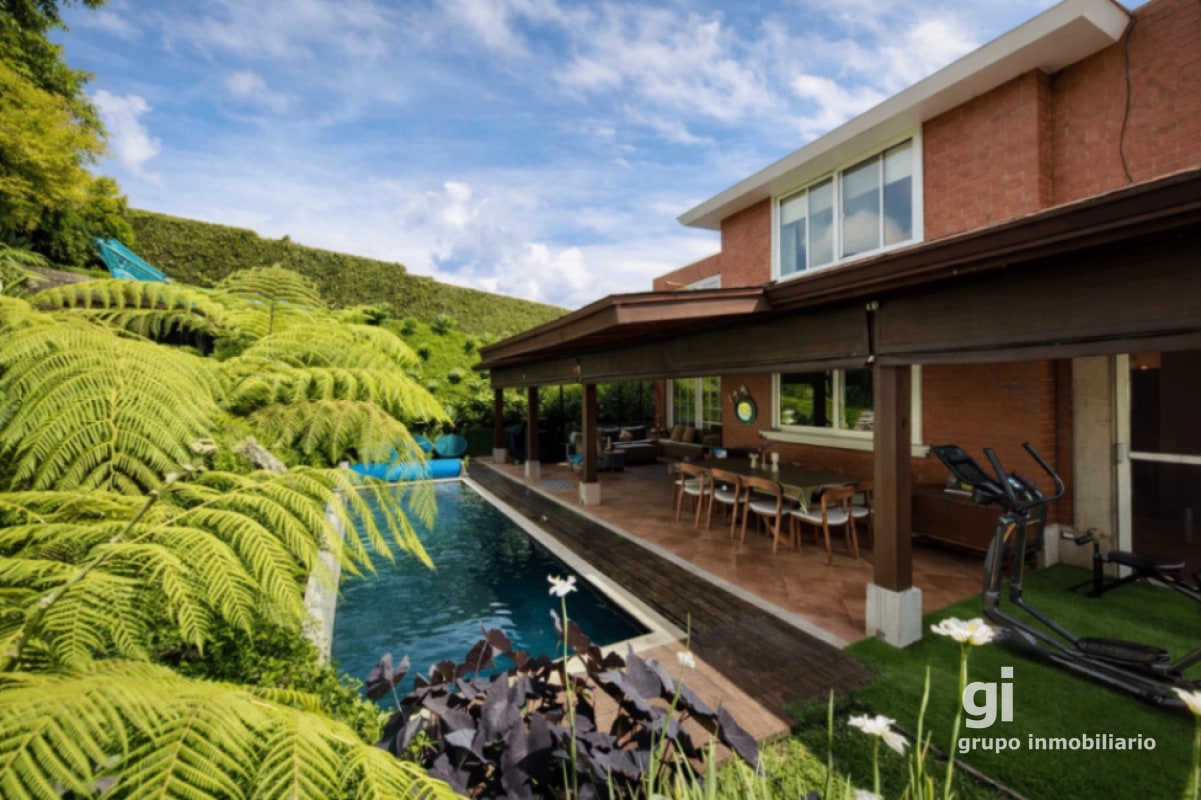 Casa con piscina en venta en Fraijanes - 1