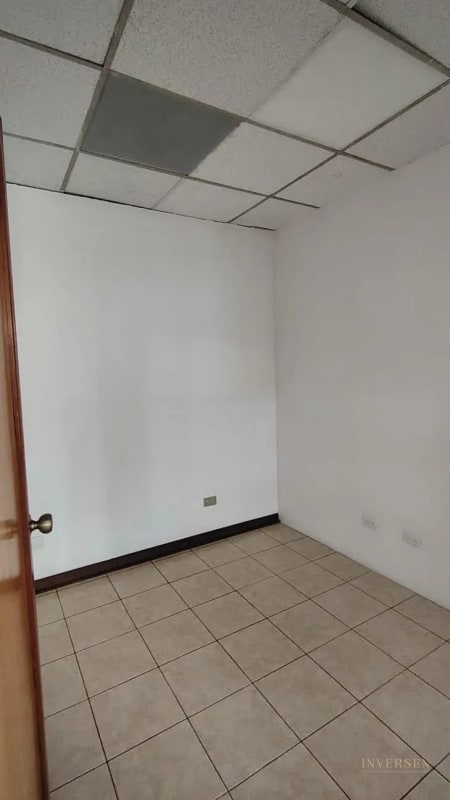 Oficina en renta ubicada en zona 10 - 11