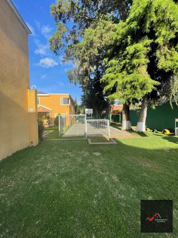 CASA EN VENTA EN CONDOMINIO SAN MARINO, ZONA 8 DE MIXCO - 1