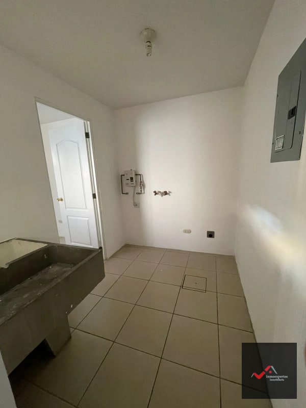CASA EN VENTA EN CONDOMINIO SAN MARINO, ZONA 8 DE MIXCO - 14