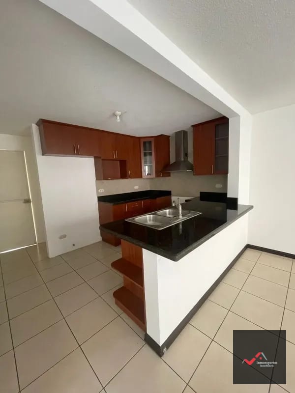 CASA EN VENTA SAN CRISTOBAL, ZONA 8 DE MIXCO — Casa en Venta en Zona 8 Mixco, Guatemala, Ciudad — foto 1 de 17