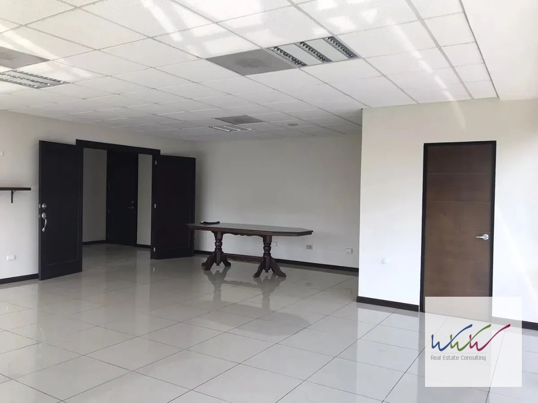 Rento oficina de 91m2 Edificio Design Center, zona 10 - 6