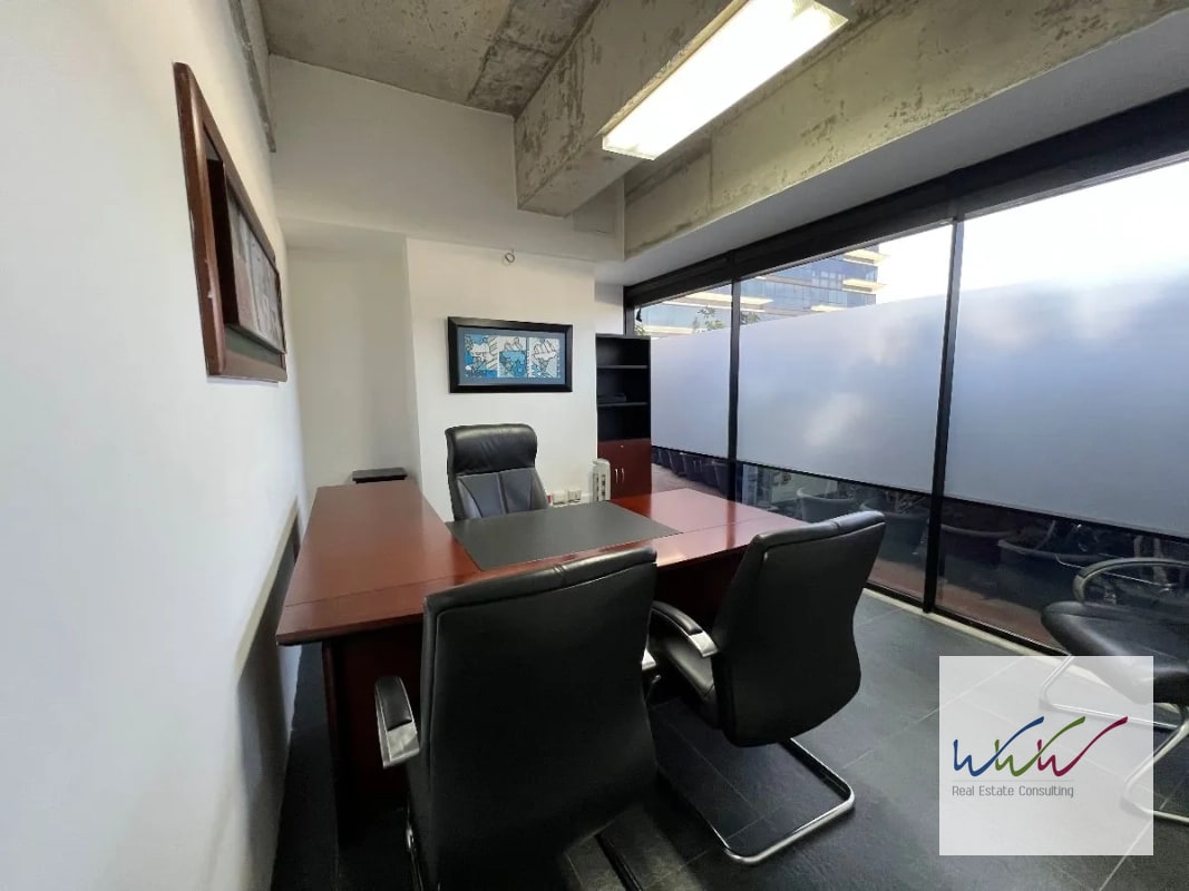 Vendo/rento oficina de 67m2 en edificio Design Center, zona 10 - 2