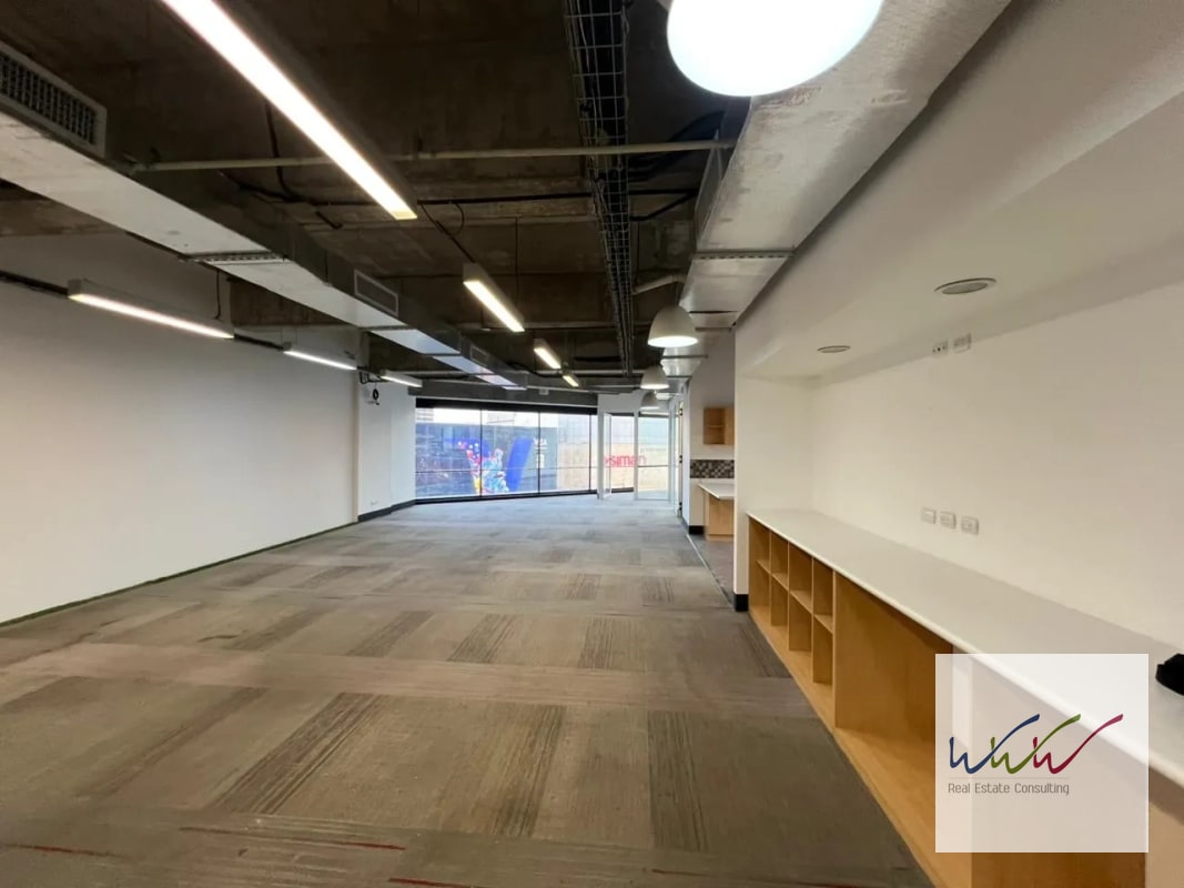 Rento Oficina de 200m2 en Design Center, Zona 10 - 10