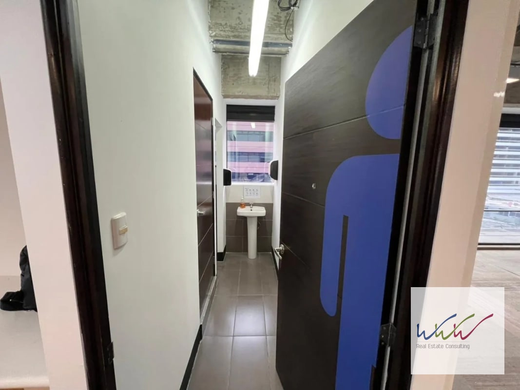 Rento Oficina de 200m2 en Design Center, Zona 10 - 5