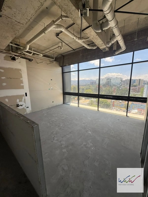Rento amplia oficina de 570m2 en edificio Renovati, zona 10 - 7