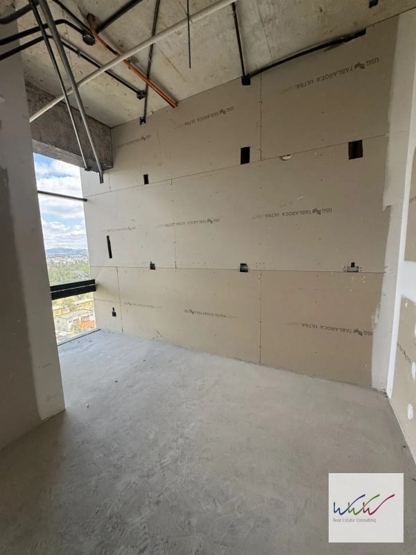 Rento amplia oficina de 570m2 en edificio Renovati, zona 10 - 6