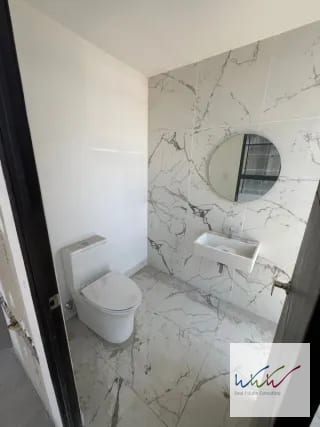 Rento amplia oficina de 570m2 en edificio Renovati, zona 10 — Oficina en Alquiler en Renovati, Zona 10, Guatemala, Ciudad — miniatura 5 de 11