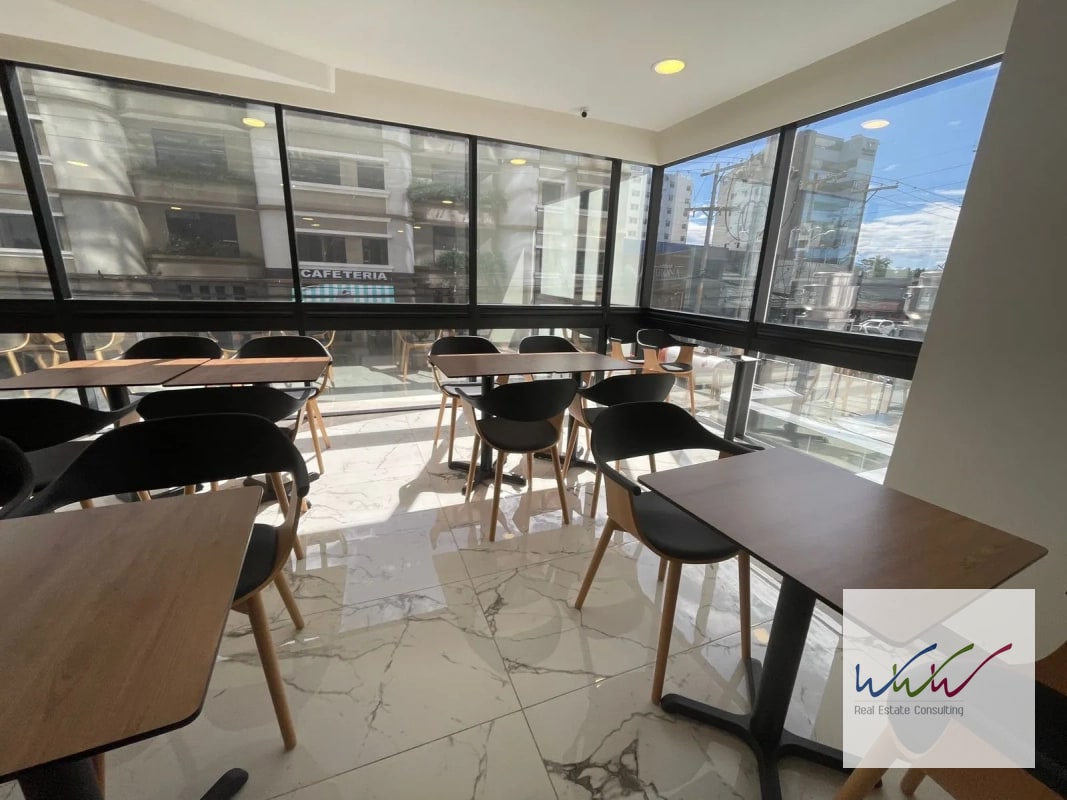 Rento amplia oficina de 570m2 en edificio Renovati, zona 10 - 3