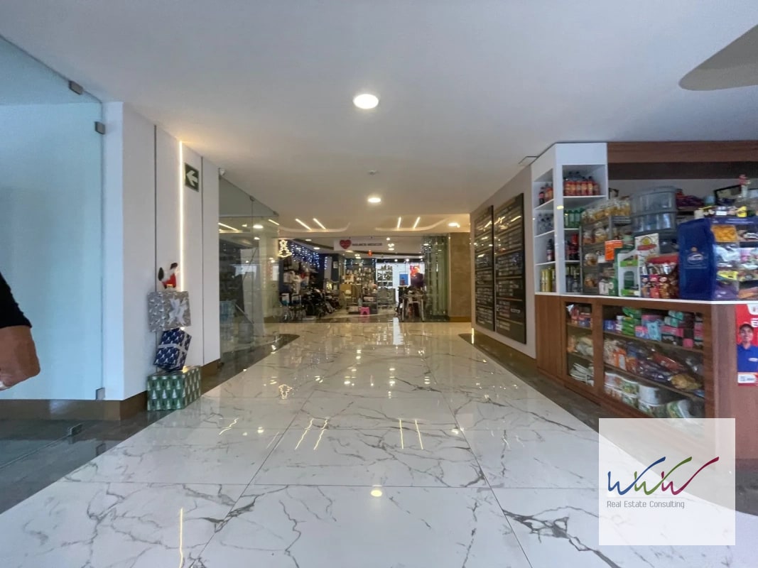 Rento amplia oficina de 570m2 en edificio Renovati, zona 10 - 2