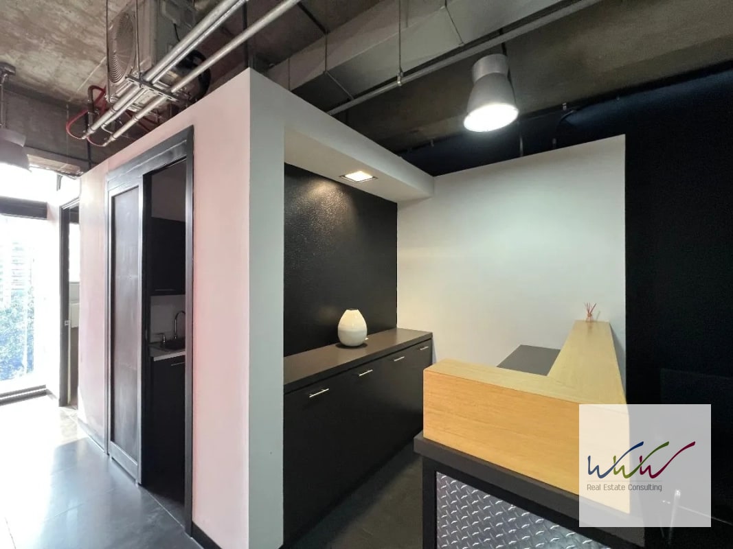 Rento Moderna oficina de 75 m2 Edificio Design Center, zona 10 - 10