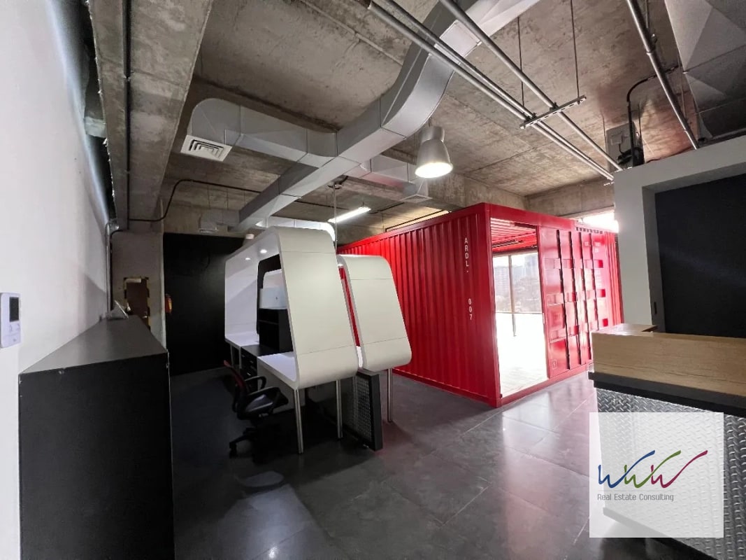 Rento Moderna oficina de 75 m2 Edificio Design Center, zona 10 - 9