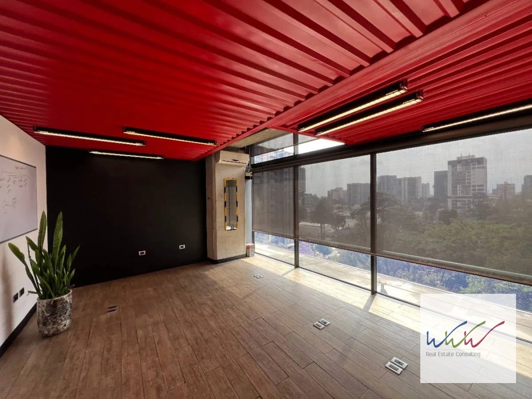 Rento Moderna oficina de 75 m2 Edificio Design Center, zona 10 - 8
