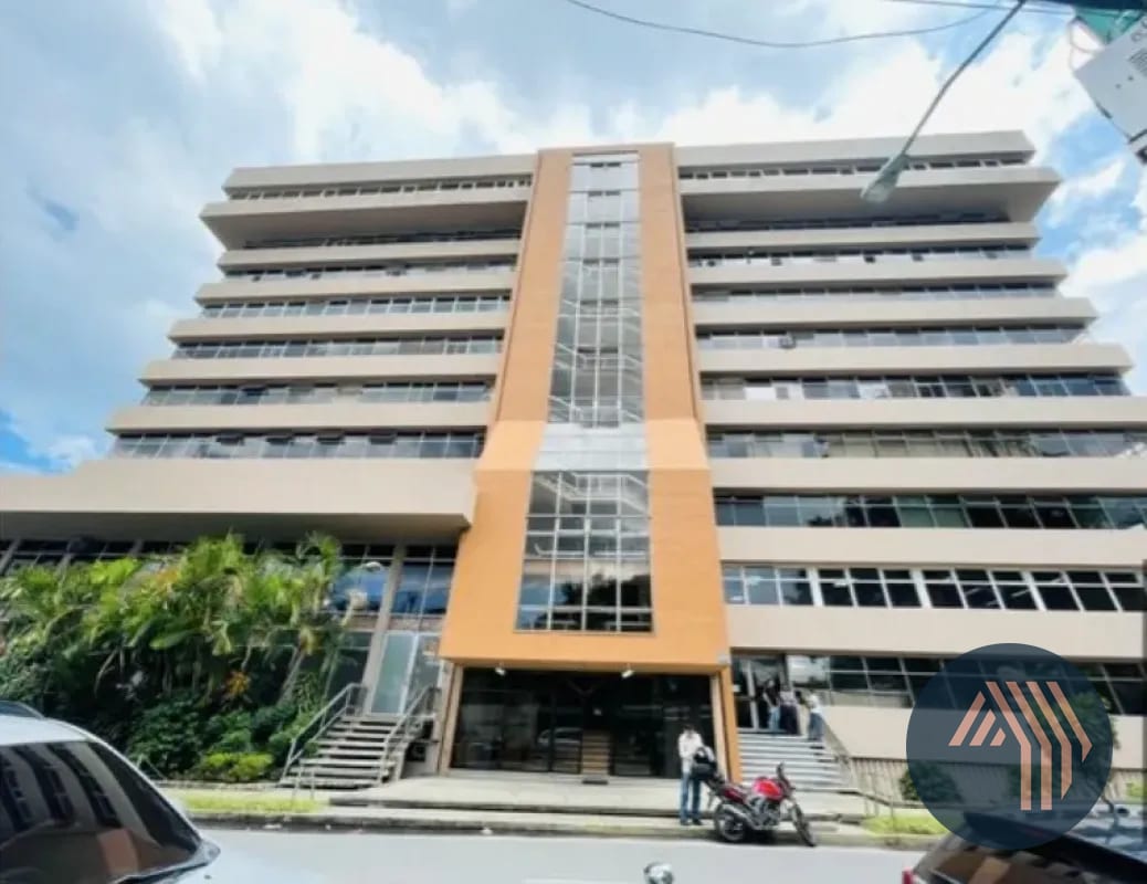 ALQUILER DE CÉNTRICA Y AMPLIA OFICINA - PLAZA MARITIMA, ZONA 10 — Oficina en Alquiler en Zona 10, Guatemala, Ciudad — foto 1 de 16