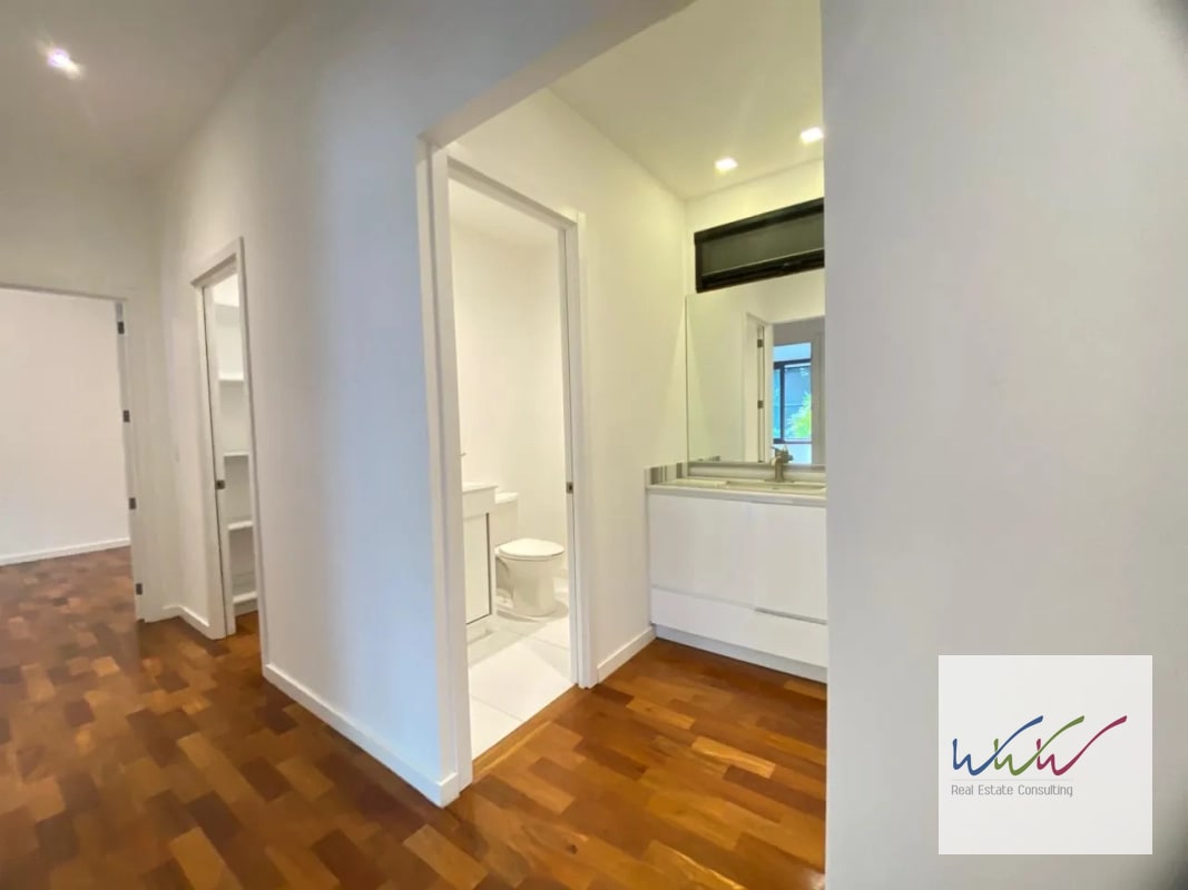 Rento Apartamento de 234 m2 en Lucca, Zona 10 - 11