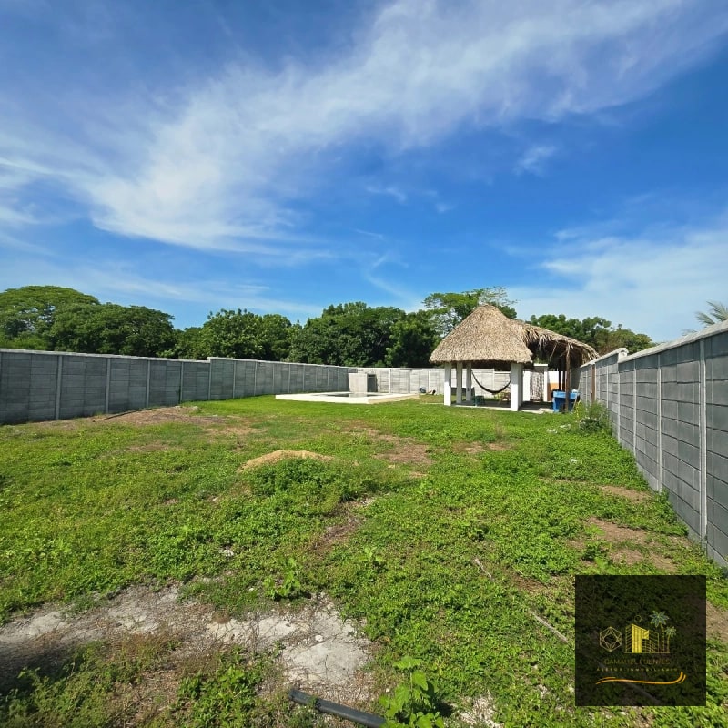 Terreno en Venta Con piscina Carretera a Monterrico - 1