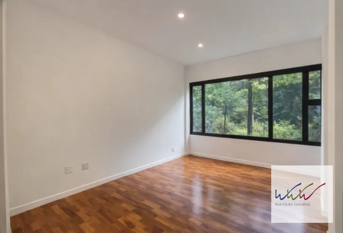 Rento amplio apartamento con jardín en Edificio Lucca, Zona 10 - 10