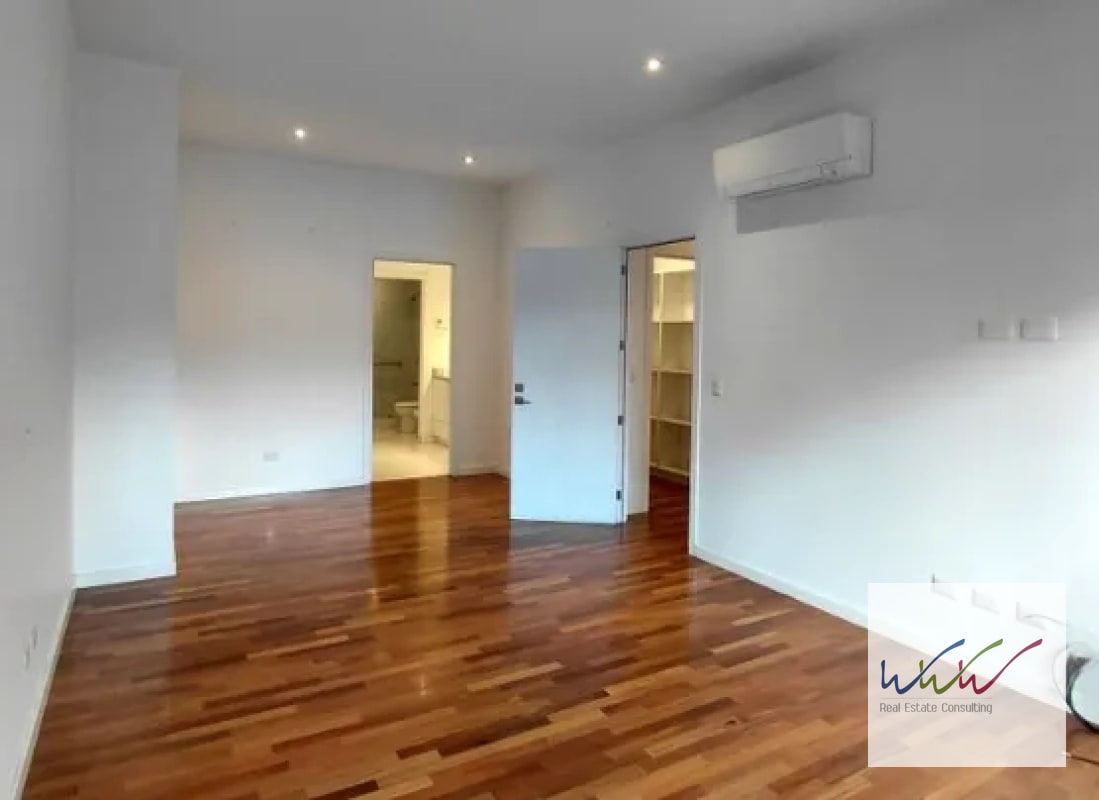 Rento amplio apartamento con jardín en Edificio Lucca, Zona 10 - 5
