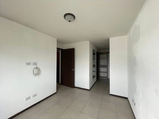 VENTA  DE APARTAMENTO EN ZONA 11 PARQUE 11 DE 3 DORMITORIOS — Apartamento en Venta en Parque 11, Zona 11, Guatemala, Ciudad — miniatura 8 de 13