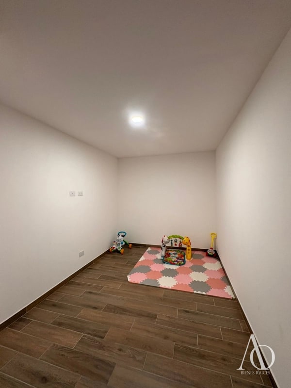 Apartamento en Venta Edificio Parque 14, zona 14 N14 / EN DIRECTO 02 - 13