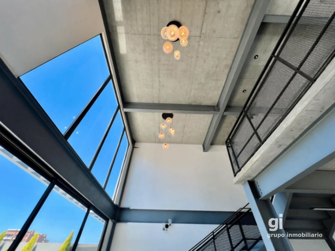 PH industrial, con una gran terraza en venta en zona 14 - 13
