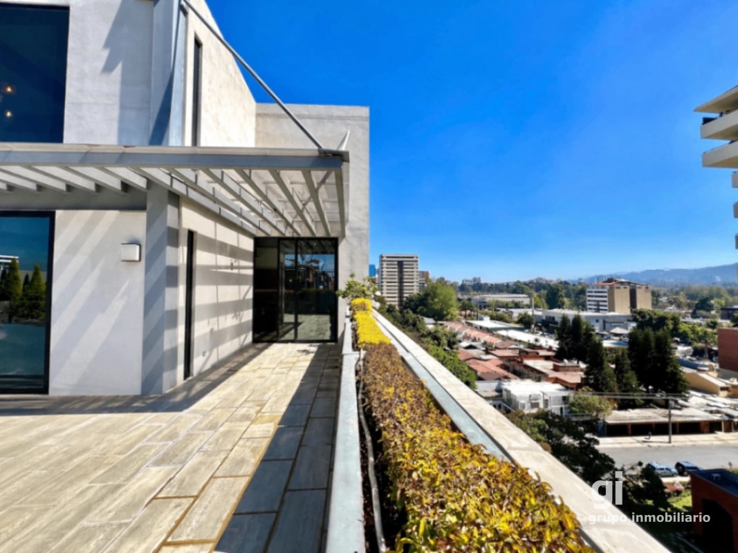 PH industrial, con una gran terraza en venta en zona 14 - 7
