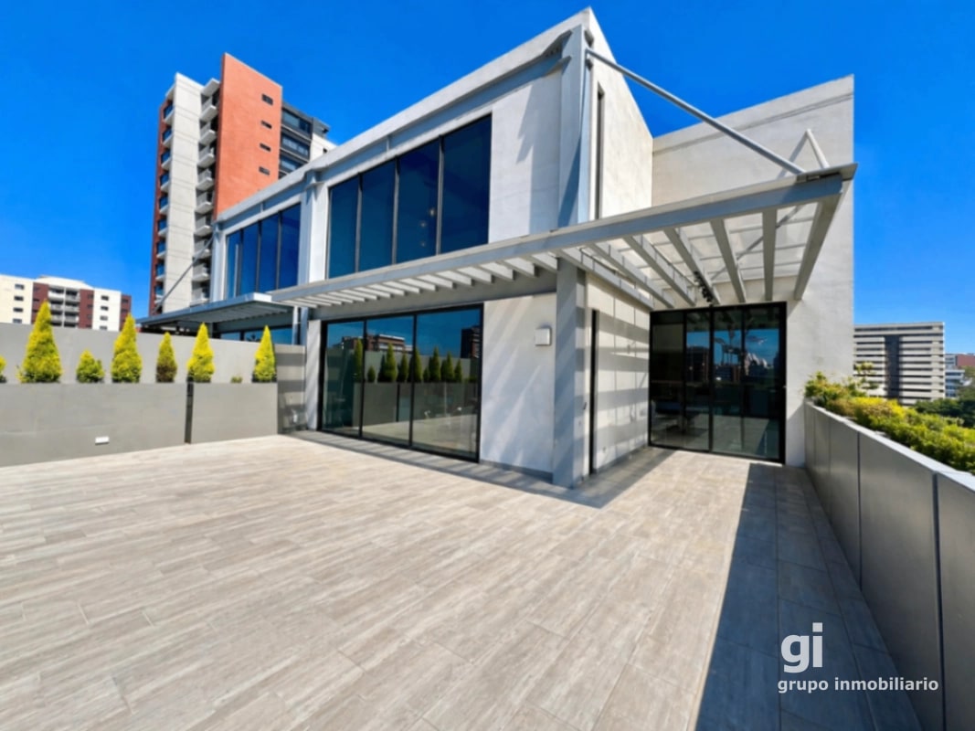 PH industrial, con una gran terraza en renta en zona 14 - 13