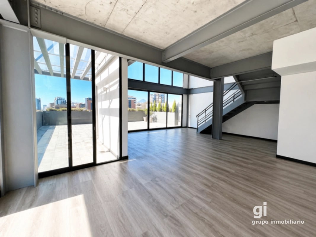PH industrial, con una gran terraza en renta en zona 14 - 11