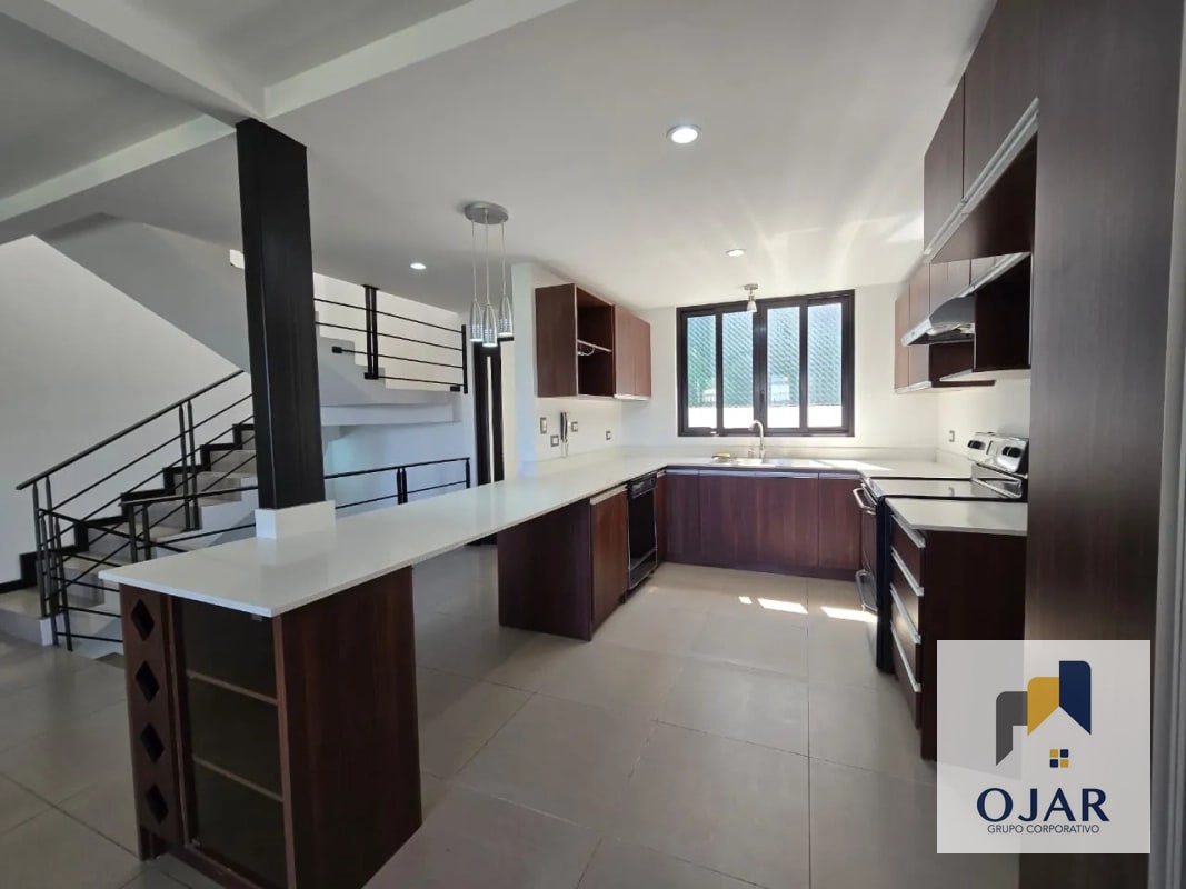 CASA EN RENTA EN ZONA 14, CONDOMINIO EXCLUSIVO. - 3