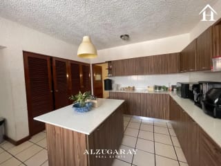 CASA AMPLIA C/JARDÍN Y PERGOLA  4 HAB. / COLONIA SAN LAZARO Z.15 — Casa en Alquiler en Zona 15, Guatemala, Ciudad — miniatura 1 de 3