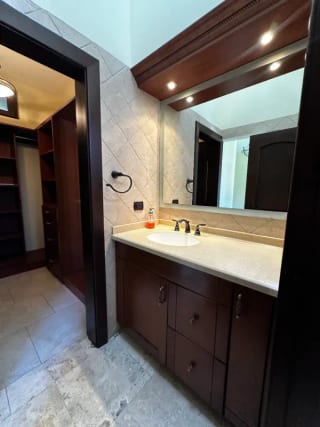 AMPLIA Y ELEGANTE CASA DE UN NIVEL EN VENTA | SANTA CATARINA PINULA   "Condominio Las Tinajas" — Casa en Venta en Las Tinajas, Santa Catarina Pinula, Guatemala, Ciudad — miniatura 8 de 13