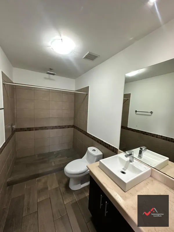 APARTAMENTO EN RENTA EN ZONA 10, EDIFICIO VERONA - 8