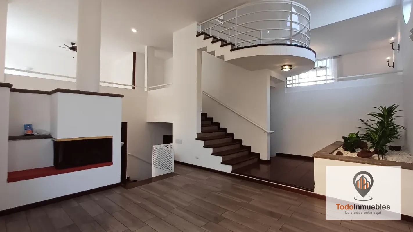 Casa Remodelada en Renta en Elgin 2 zona 13 - 1