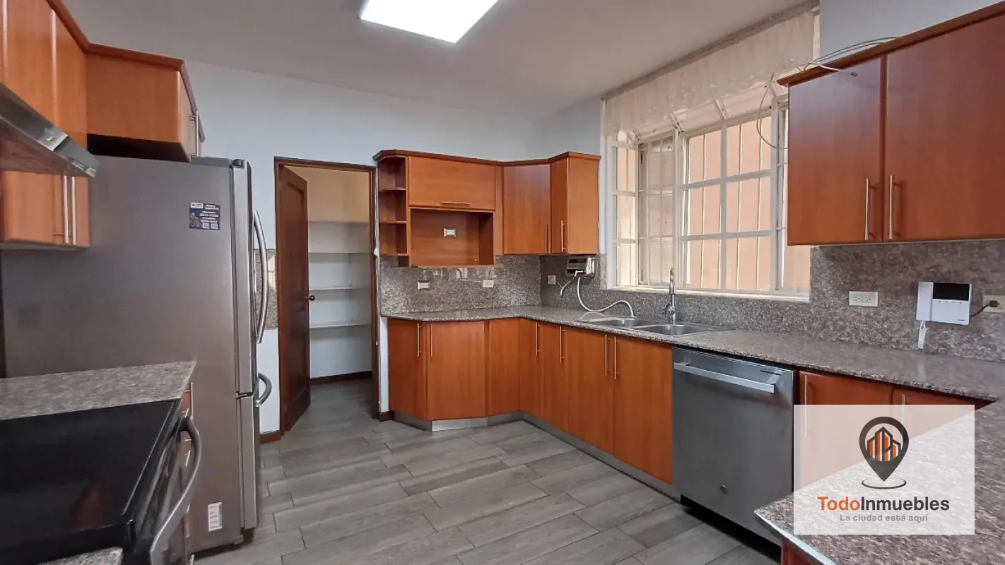 Casa Remodelada en Renta en Elgin 2 zona 13 - 4