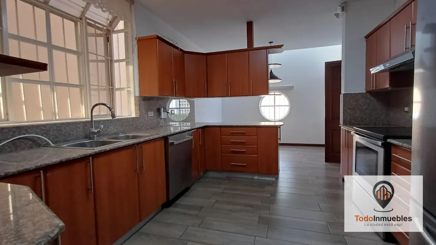 Casa Remodelada en Renta en Elgin 2 zona 13 - 3