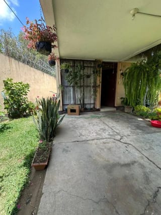 Venta de casa en Zona 11 Las Charcas dentro de garita — Casa en Venta en Las Charcas, Zona 11, Guatemala, Ciudad — miniatura 1 de 11